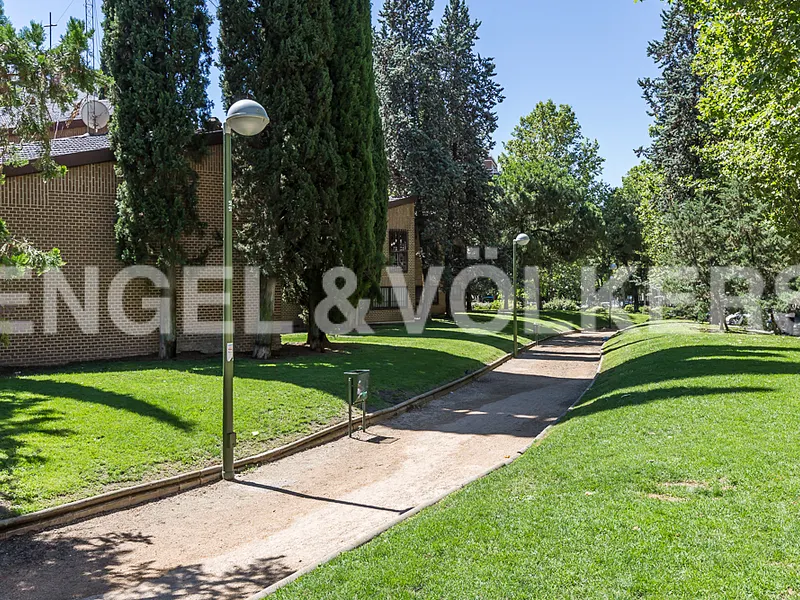 Vista exterior de Casa adosada en venda en  Madrid Capital amb Aire condicionat, Calefacció i Jardí privat