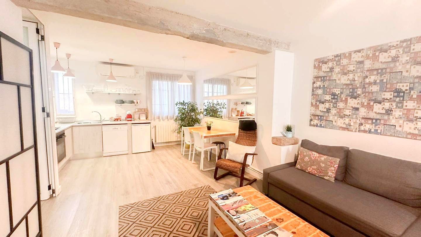 Living room of Flat for sale in  Logroño  with Air Conditioner, Heating and Furnished