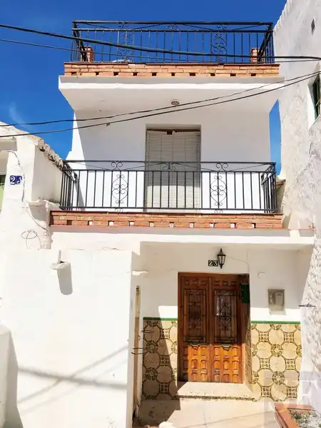 Adossat en venda a Salares