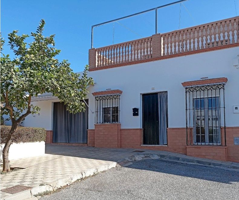 Exterior view of House or chalet for sale in Montellano  with Air Conditioner and Terrace