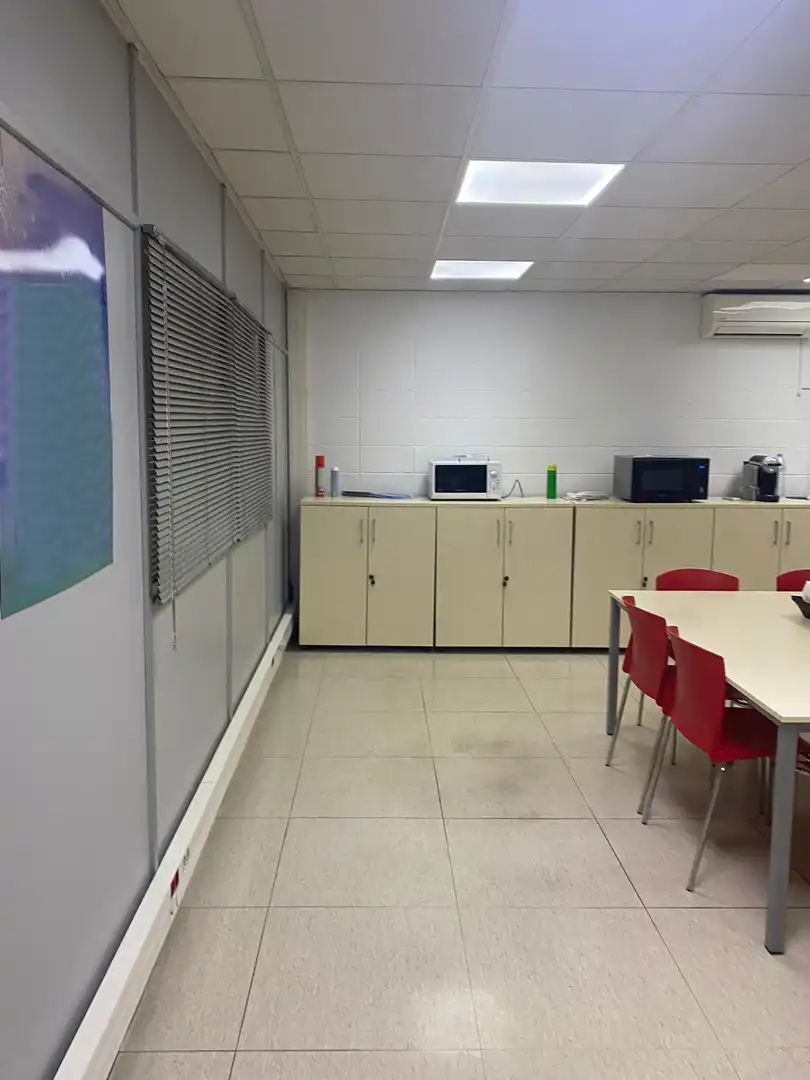Industrial buildings for rent in Centre