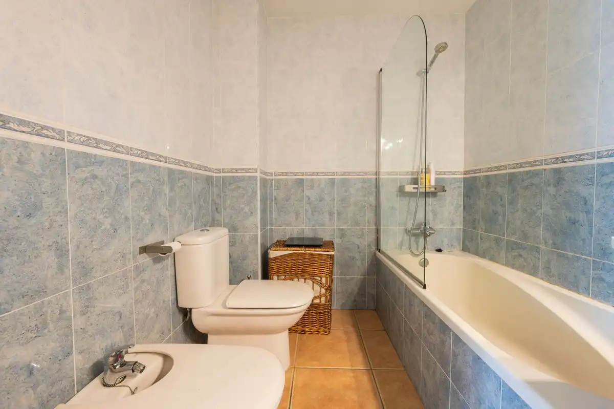 Baño de Casa adosada en venta en Sant Antoni de Portmany con Aire acondicionado, Calefacción y Jardín privado