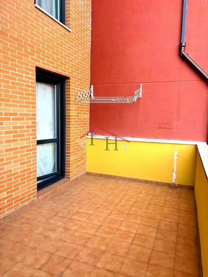 Terraza de Apartamento en venta en San Andrés del Rabanedo con Calefacción, Parquet y Terraza