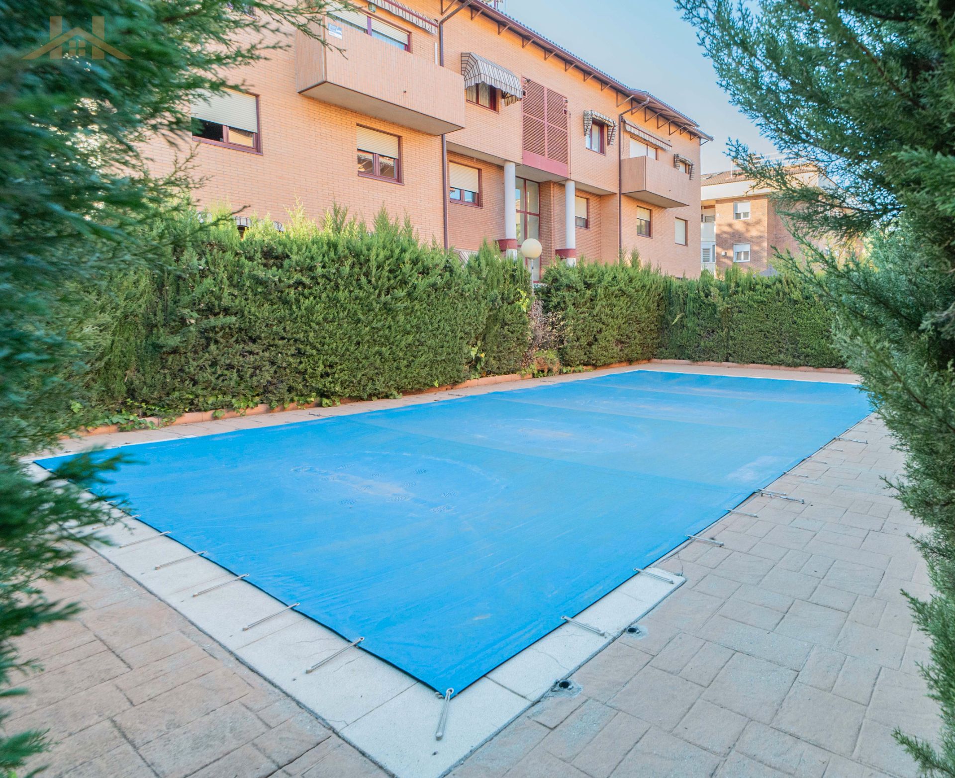 Swimming pool of Flat for sale in Alcorcón  with Air Conditioner, Heating and Terrace