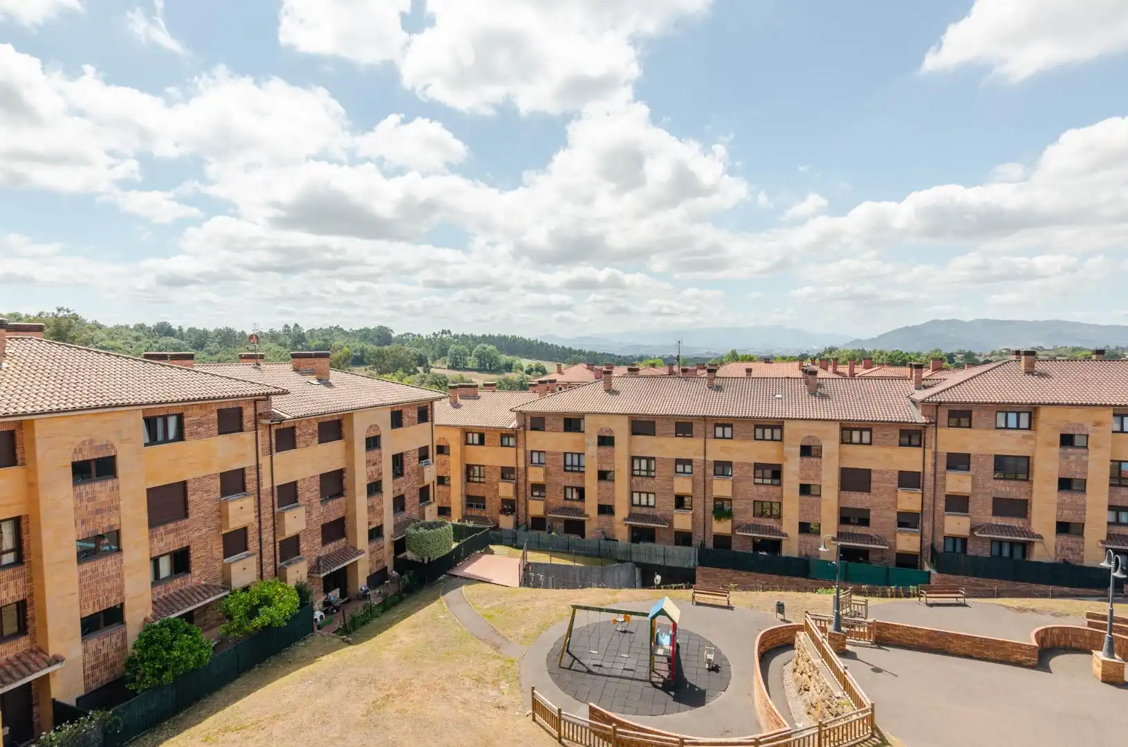 Vista exterior de Piso en venta en Llanera con Calefacción, Trastero y Amueblado