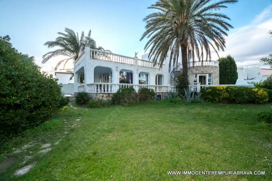 Chalet en venta en Muga - Gran Reserva - Badia
