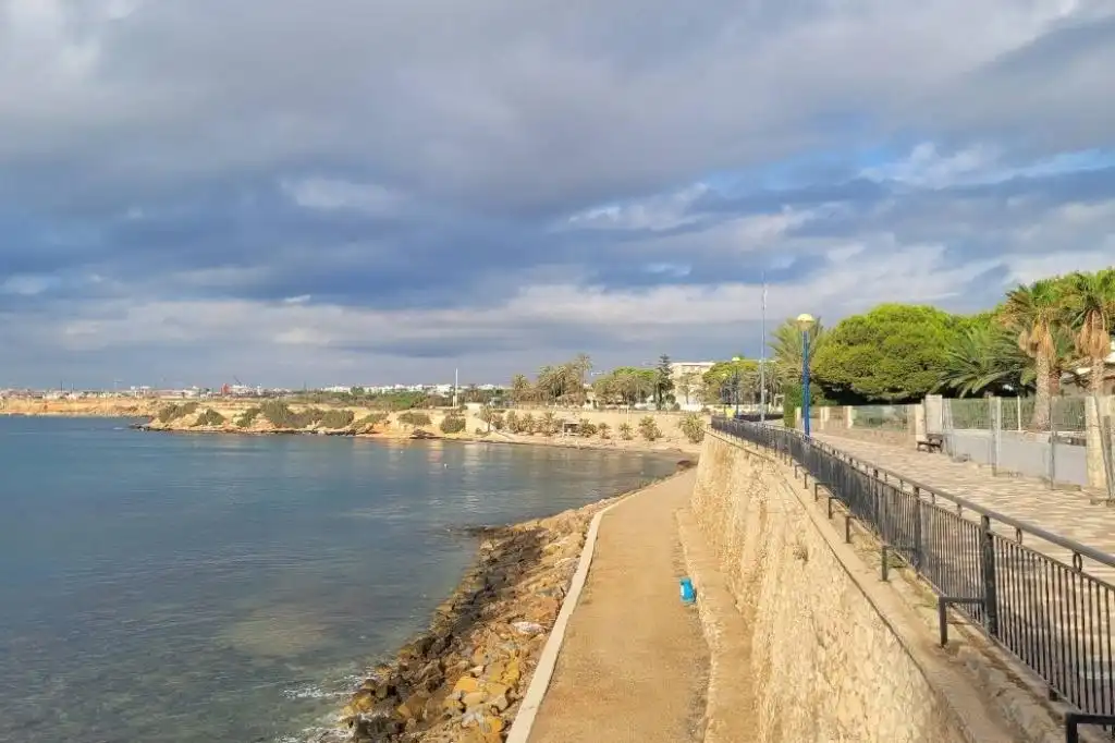 Vista exterior de Casa o xalet en venda en Orihuela amb Terrassa i Piscina comunitària