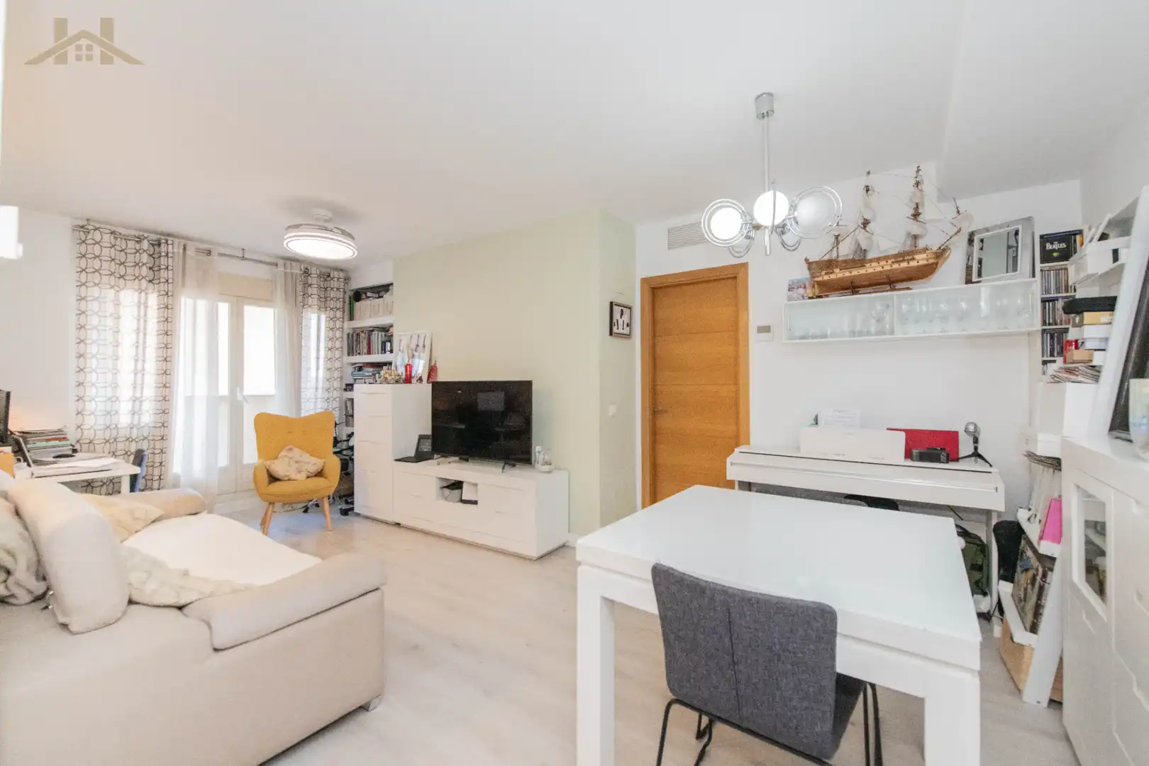 Living room of Flat for sale in Madrid  with Air Conditioner, Heating and Terrace