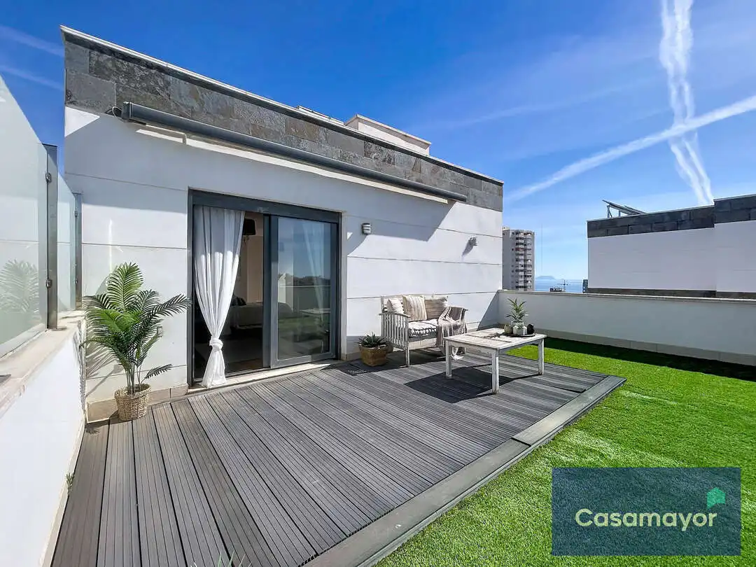 Terrassa de Casa o xalet en venda en Alicante / Alacant amb Aire condicionat, Calefacció i Jardí privat