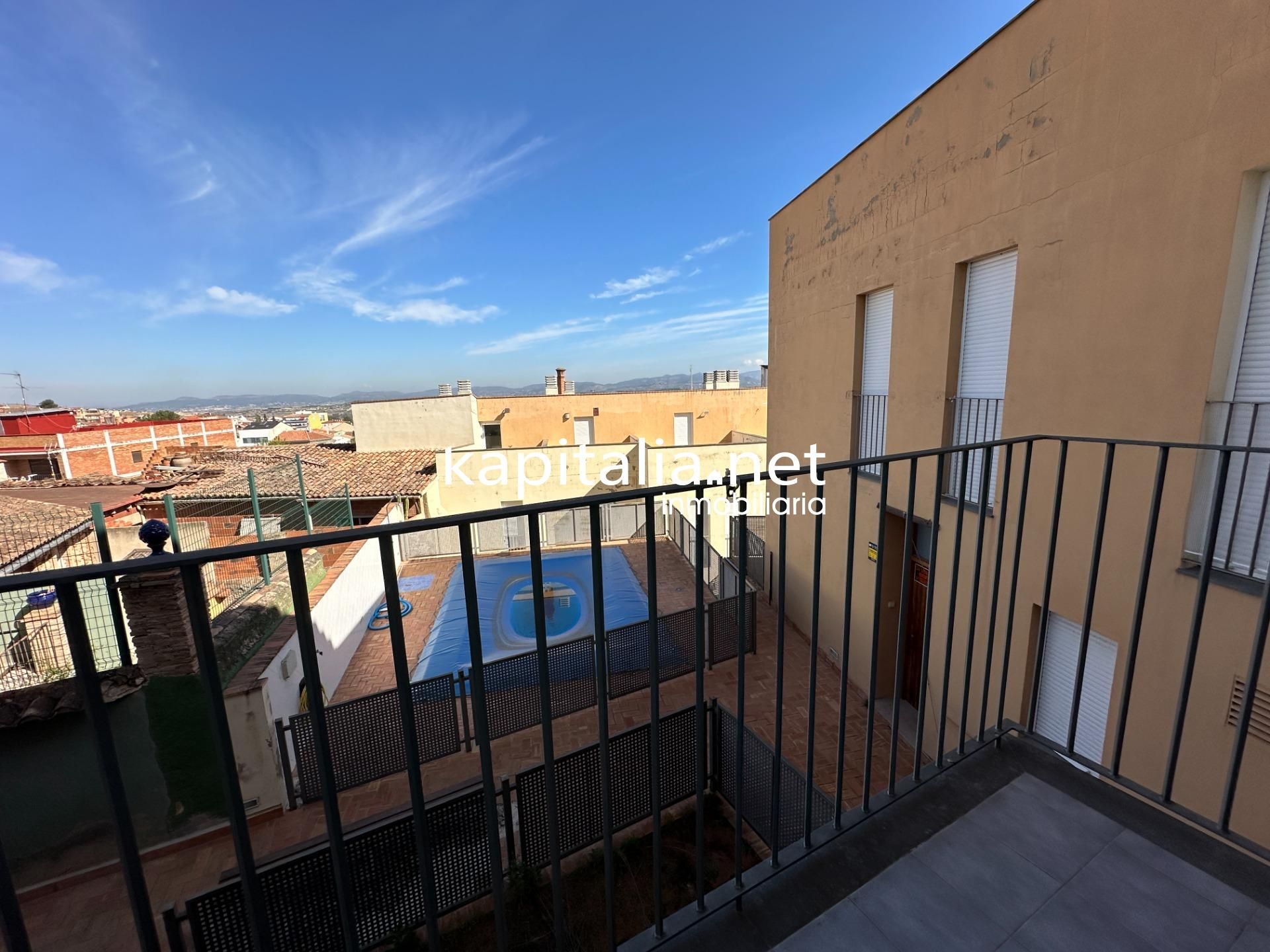 Vista exterior de Casa adosada en venda en Castelló de Rugat amb Calefacció, Jardí privat i Terrassa