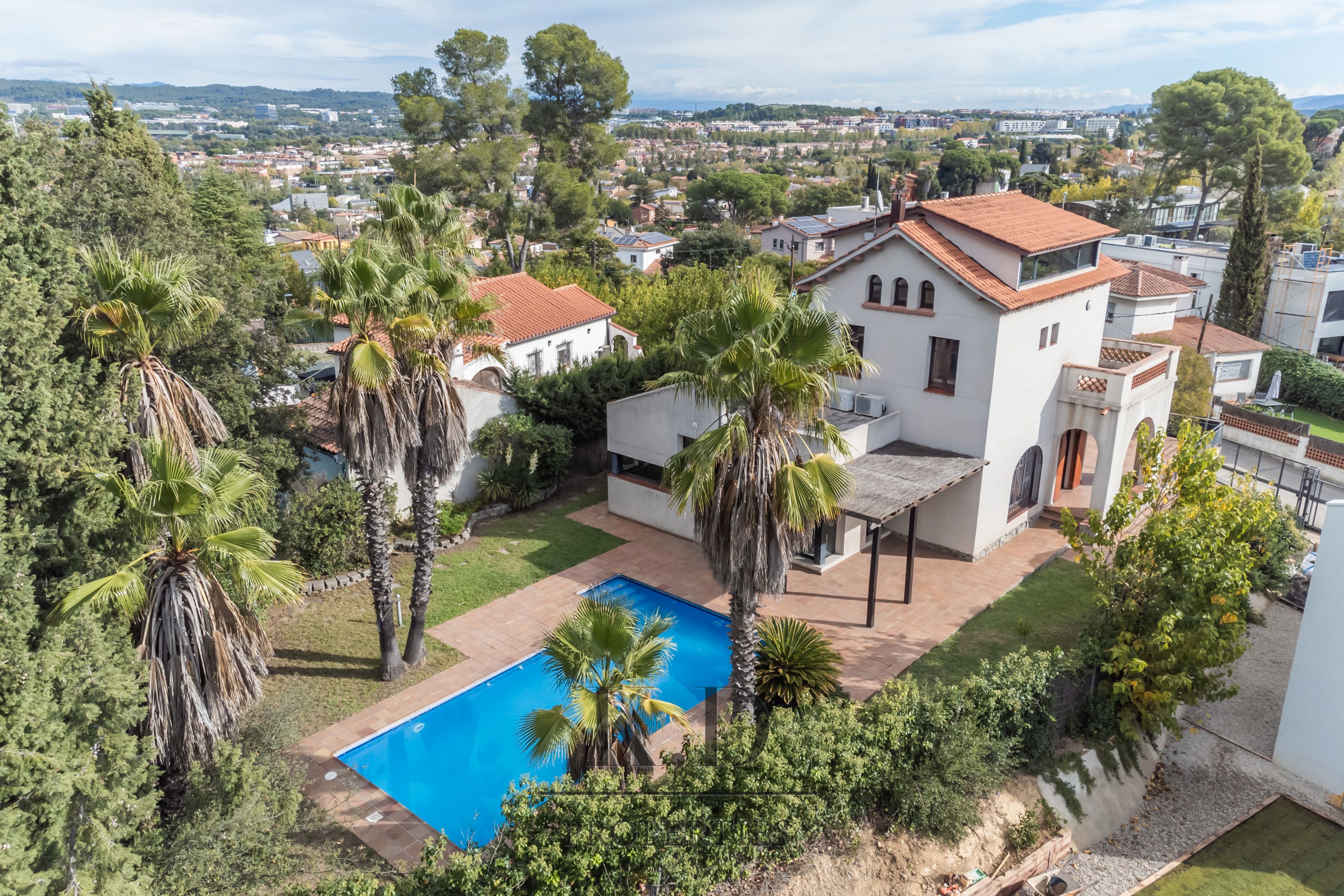 Vista exterior de Casa o xalet en venda en Sant Cugat del Vallès amb Aire condicionat, Calefacció i Jardí privat