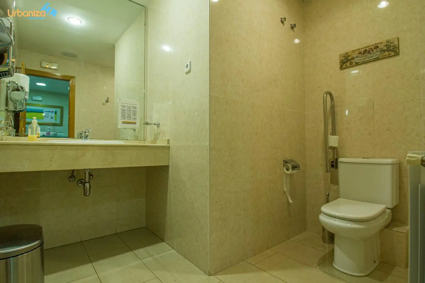 Badezimmer von Büro zum Verkauf in Badajoz mit Klimaanlage und Abstellraum