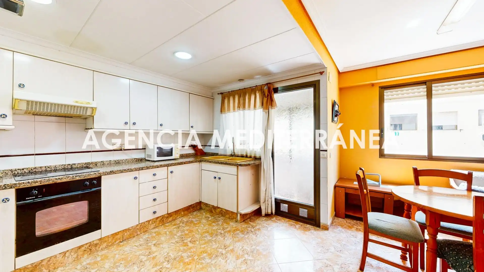 Cocina de Piso en venta en Torrent con Aire acondicionado y Balcón