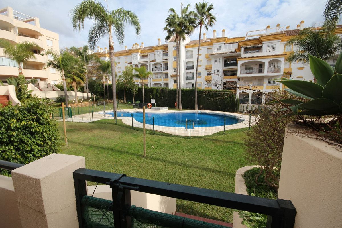 Exterior view of Planta baja for rent in Marbella  with Air Conditioner, Private garden and Terrace
