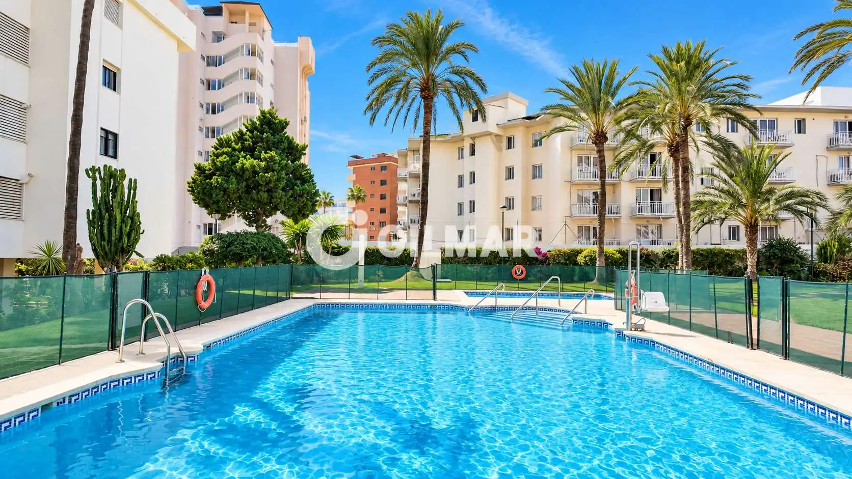Piso con terraza en venta en La Carihuela - Los Nidos