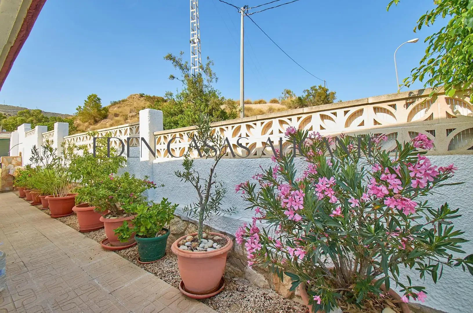 Vista exterior de Casa o chalet en venta en El Campello con Calefacción, Jardín privado y Terraza