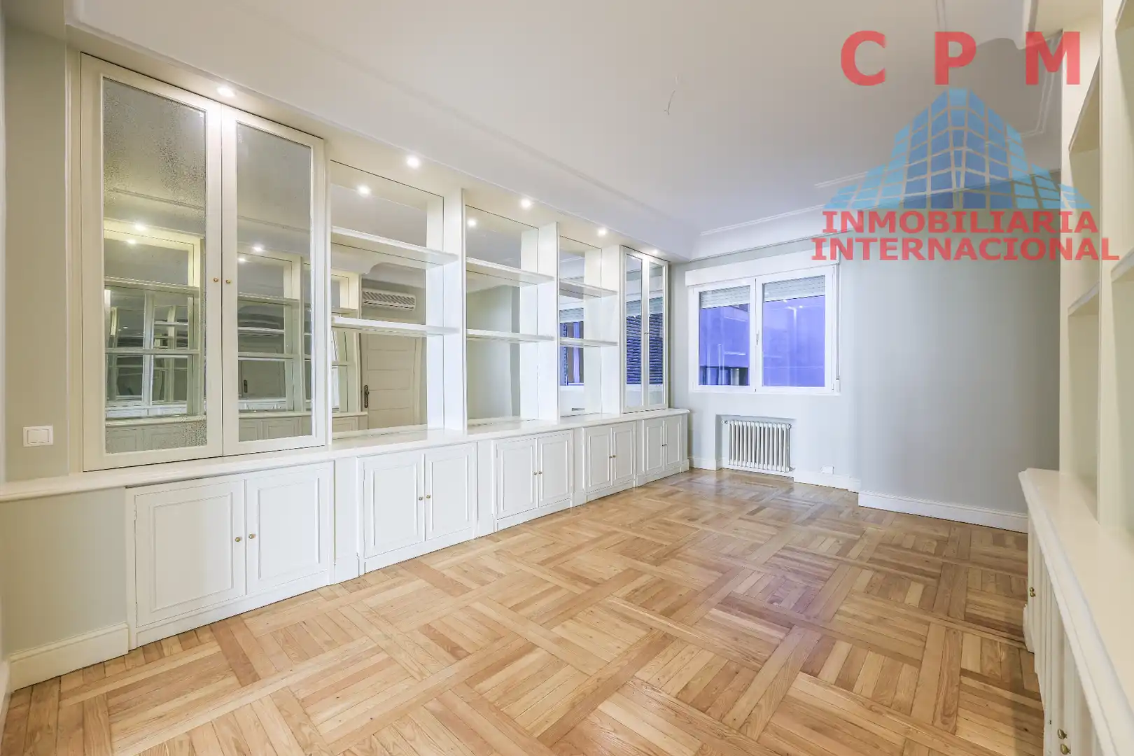 Living room of Flat for rent in Madrid  with Air Conditioner, Heating and Parquet flooring