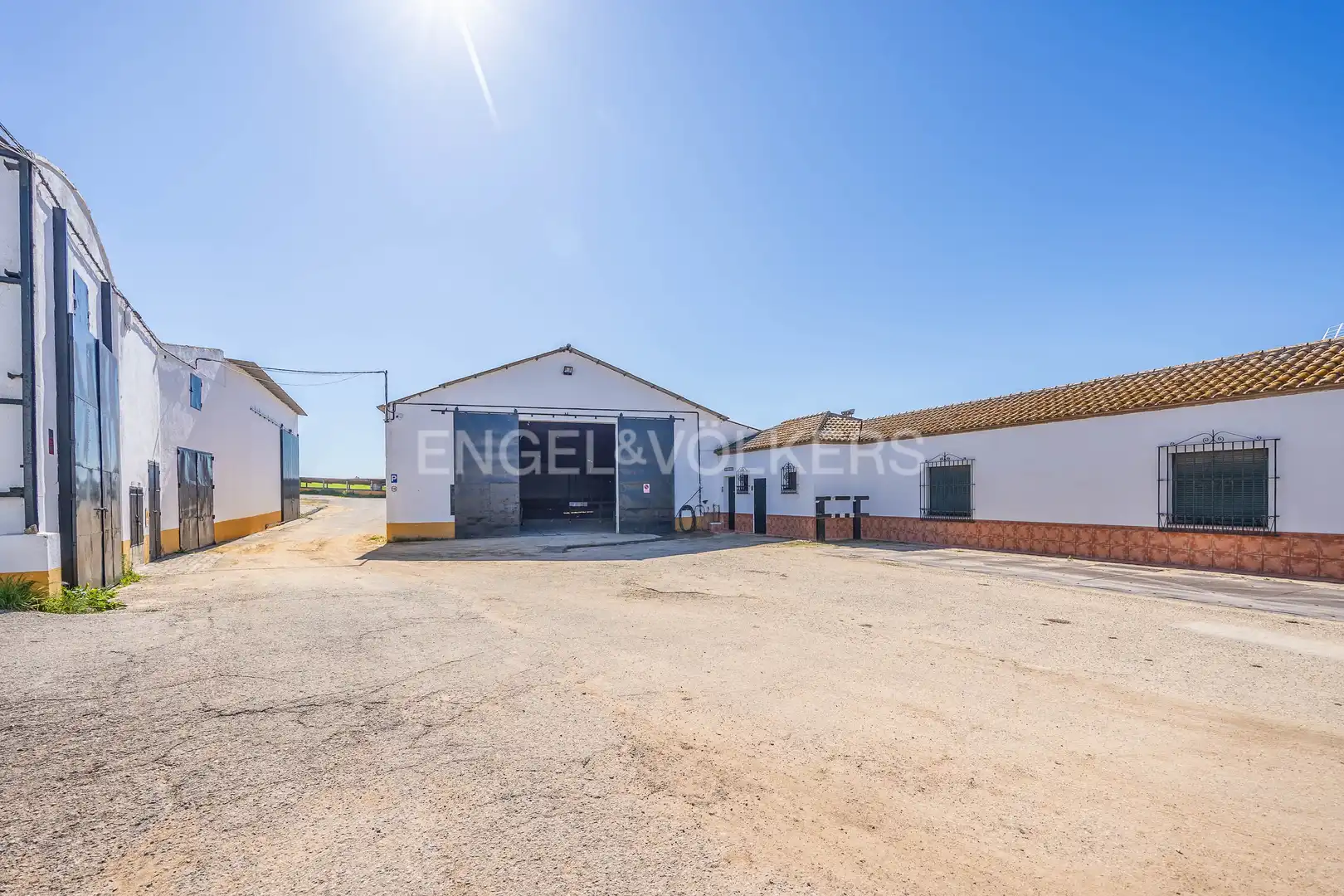 Vista exterior de Casa o chalet en venta en Alcalá de Guadaira con Calefacción y Jardín privado