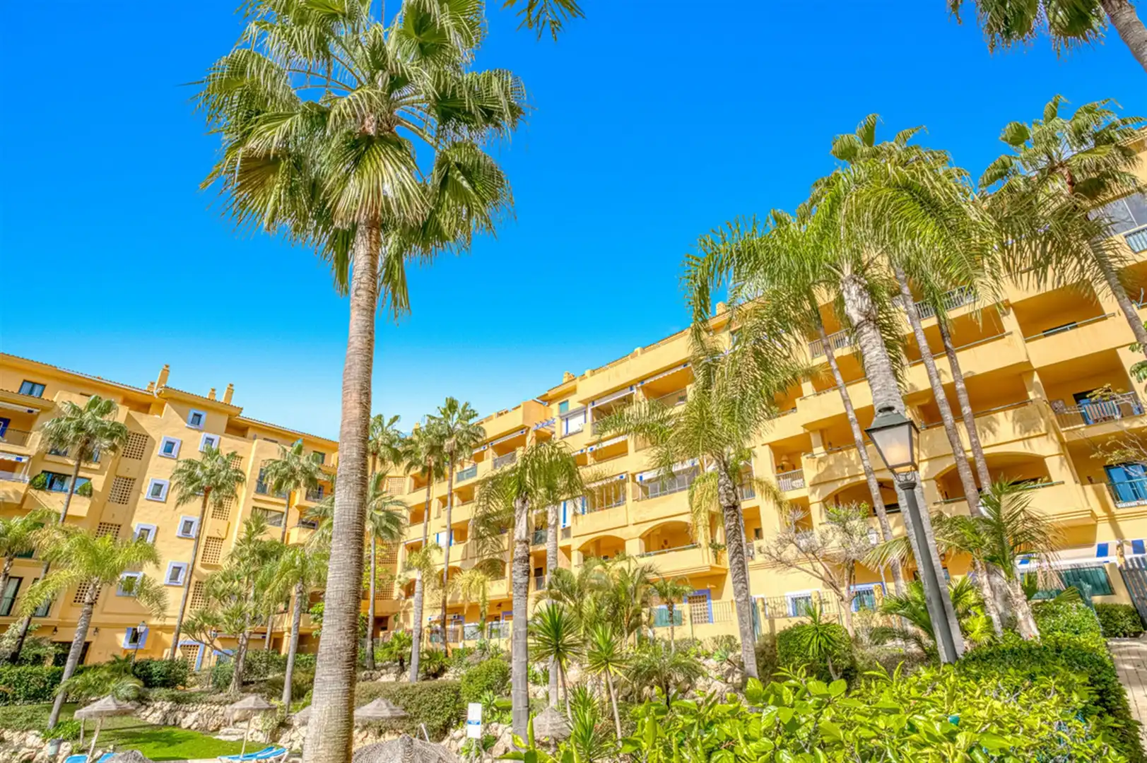 Vista exterior de Apartament en venda en Marbella amb Aire condicionat i Terrassa
