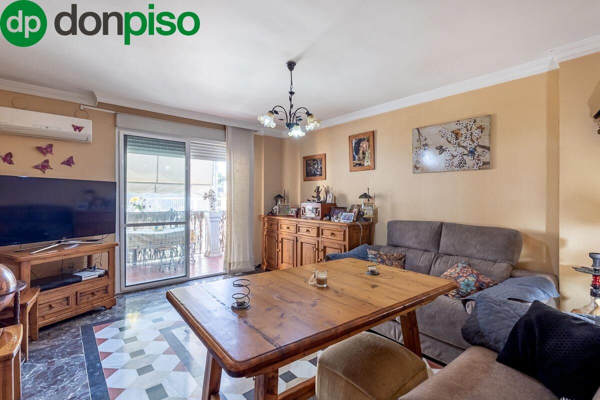Sala d'estar de Planta baixa en venda en Albolote amb Aire condicionat, Terrassa i Balcó