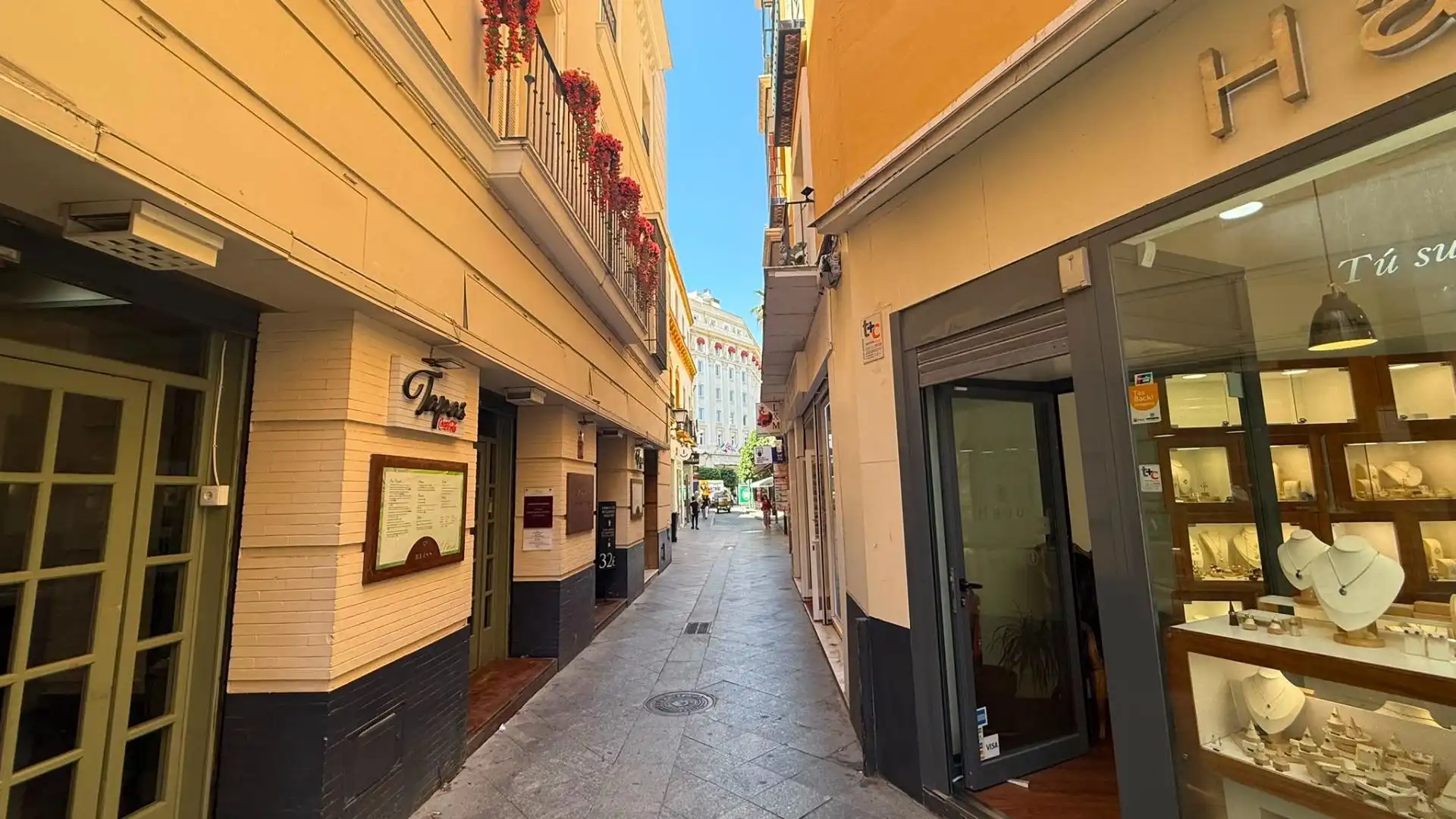 Vista exterior de Apartamento en venta en Sevilla con Aire acondicionado, Calefacción y Trastero