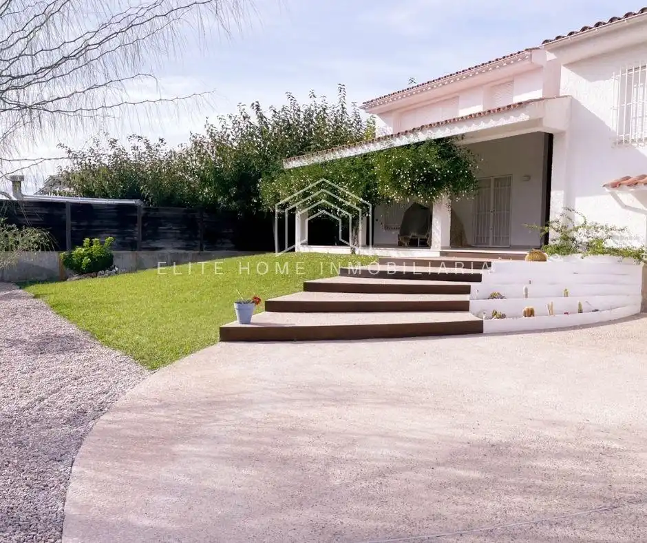Vista exterior de Casa o chalet en venta en Benicasim / Benicàssim con Aire acondicionado, Calefacción y Jardín privado