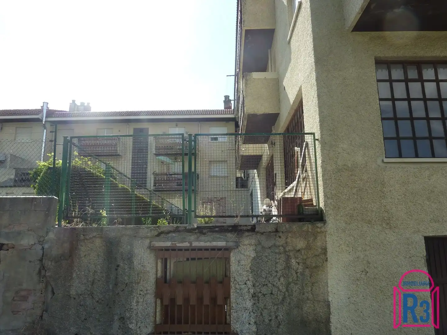 Exterior view of Commercial properties for sale in Villaturiel  with Terrace
