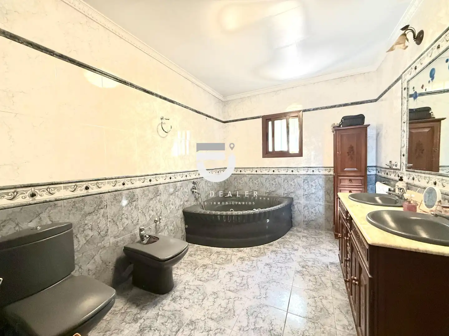 Bany de Casa o xalet en venda en Oliva amb Aire condicionat, Terrassa i Piscina