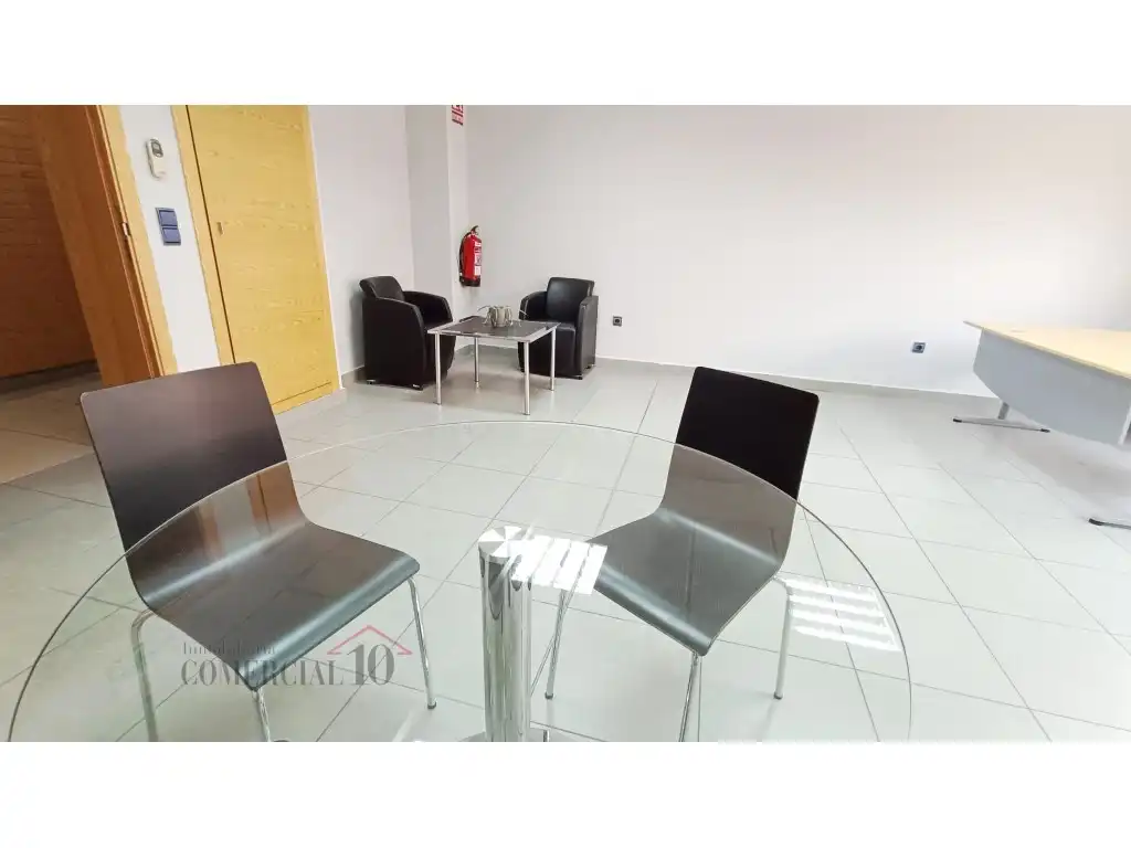 Office space with lift to rent in Calle Luis Alvarez Lencero, imagen 7