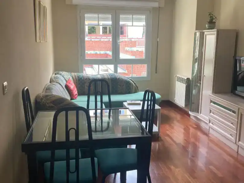 Wohnzimmer von Wohnung zur Miete in Castro-Urdiales mit Schwimmbad