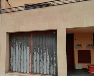 Vista exterior de Casa adosada en venda en Vinaixa amb Terrassa i Balcó