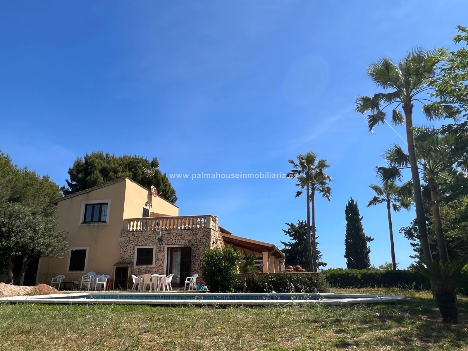 Exterior view of Country house to rent in Muro  with Air Conditioner, Heating and Private garden