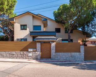 Vista exterior de Casa o xalet en venda en Collado Villalba amb Calefacció, Jardí privat i Terrassa