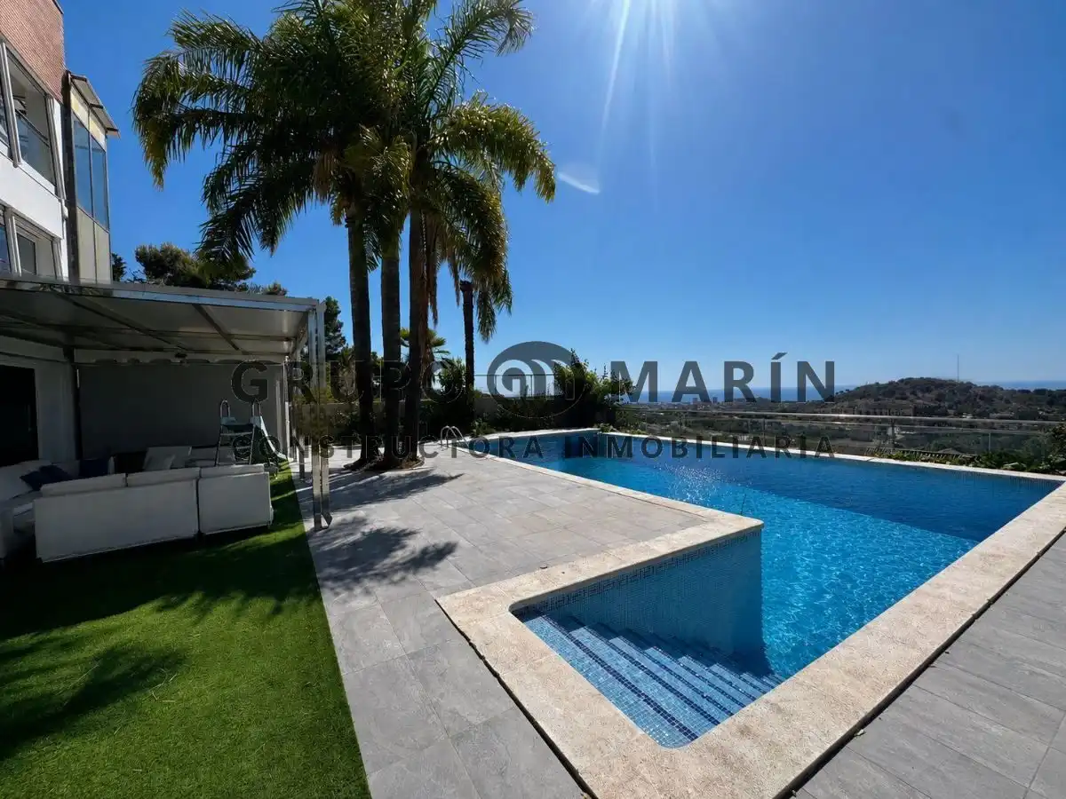 Casa con terrazza in vendita a Calle Ginesta