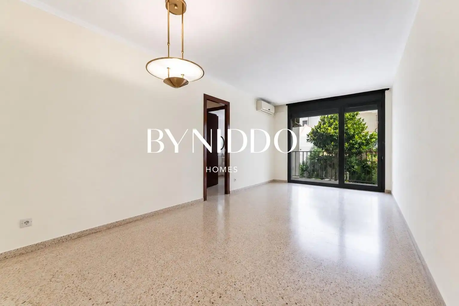 Vista exterior de Piso en venta en Sant Cugat del Vallès con Aire acondicionado, Calefacción y Amueblado