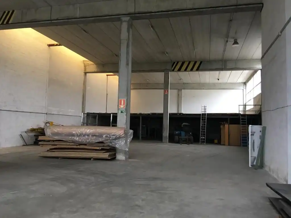 Fabrikhallen zur Miete in Villabona