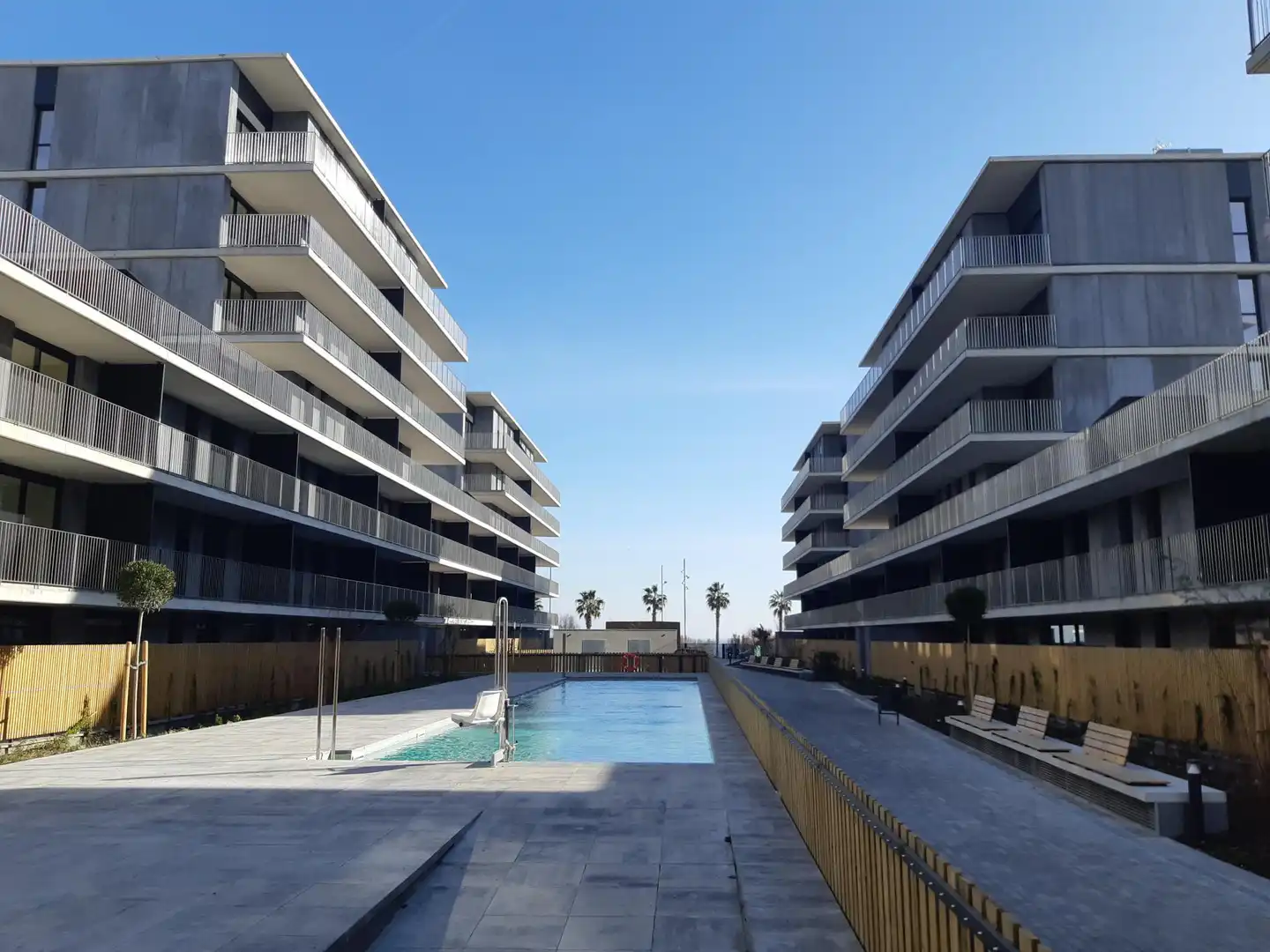 Piscina de Piso de alquiler en Badalona con Calefacción, Jardín privado y Terraza