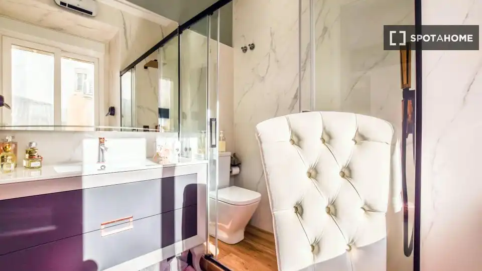 Badezimmer von Wohnungen zur untervermieten in Madrid mit Klimaanlage, Heizung und Terrasse