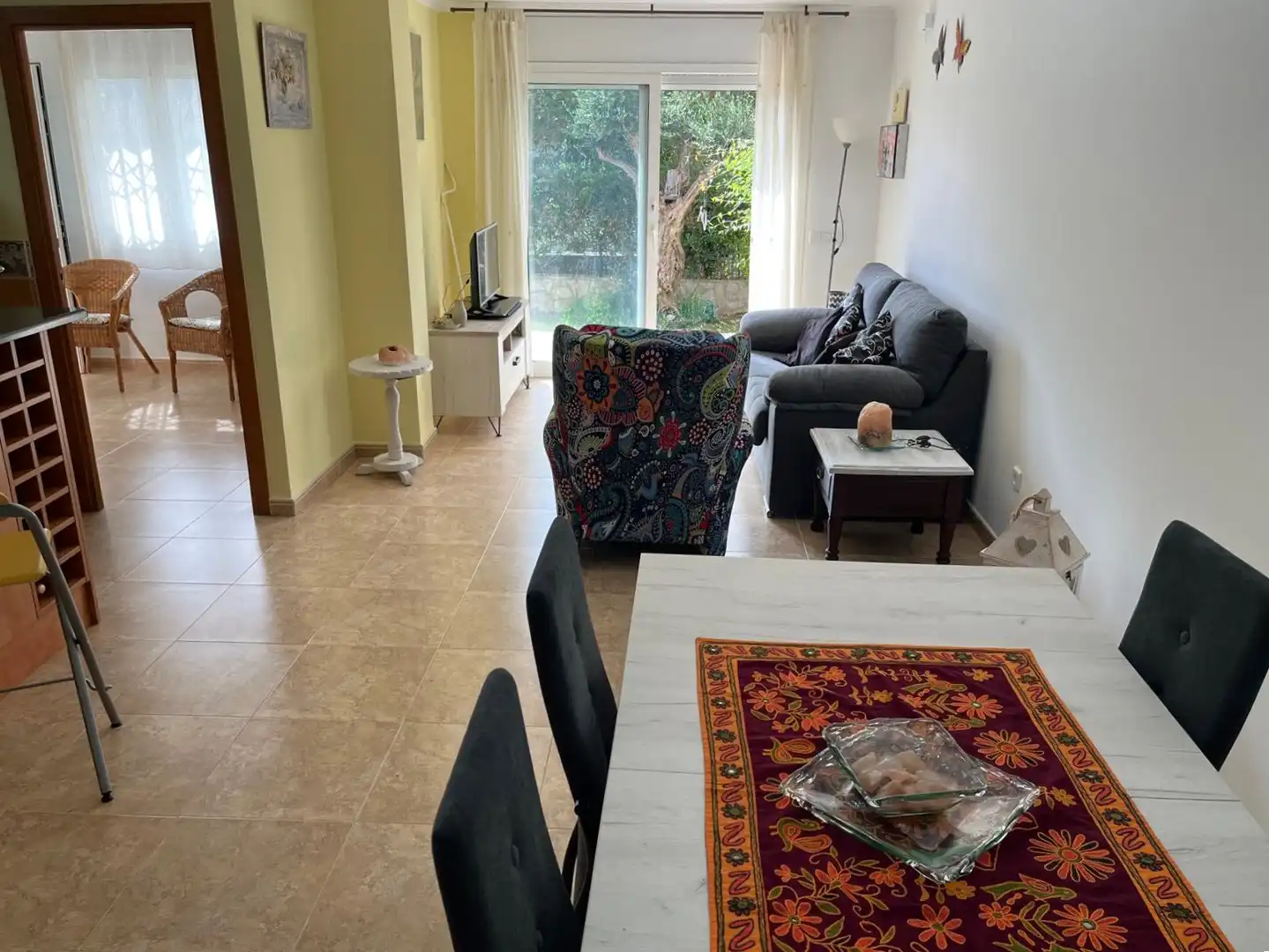 Sala de estar de Planta baja en venta en Castell d'Aro, Platja d'Aro i s'Agaró con Aire acondicionado, Jardín privado y Terraza