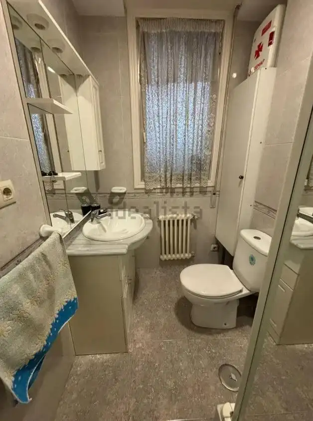 Badezimmer von Wohnung zum Verkauf in Ourense Capital  mit Heizung, Privatgarten und Parkett