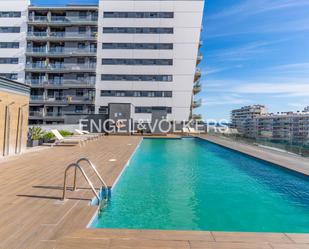 Piscina de Apartament en venda en Badalona amb Aire condicionat, Piscina i Balcó