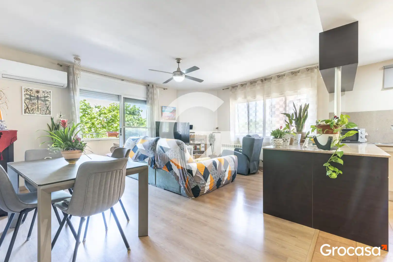 Sala de estar de Piso en venta en Sant Feliu de Llobregat con Aire acondicionado, Calefacción y Horno