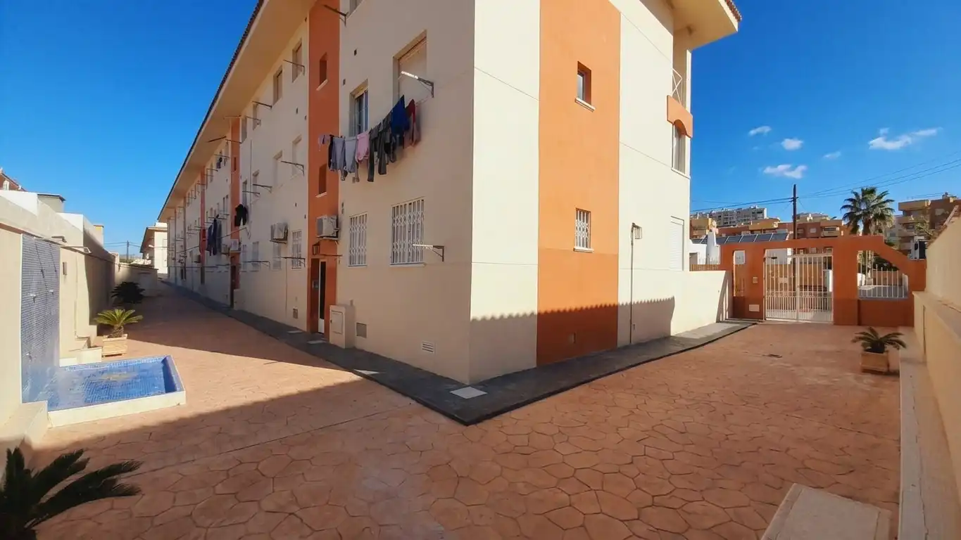 Vista exterior de Apartament en venda en Mazarrón amb Moblat i Balcó