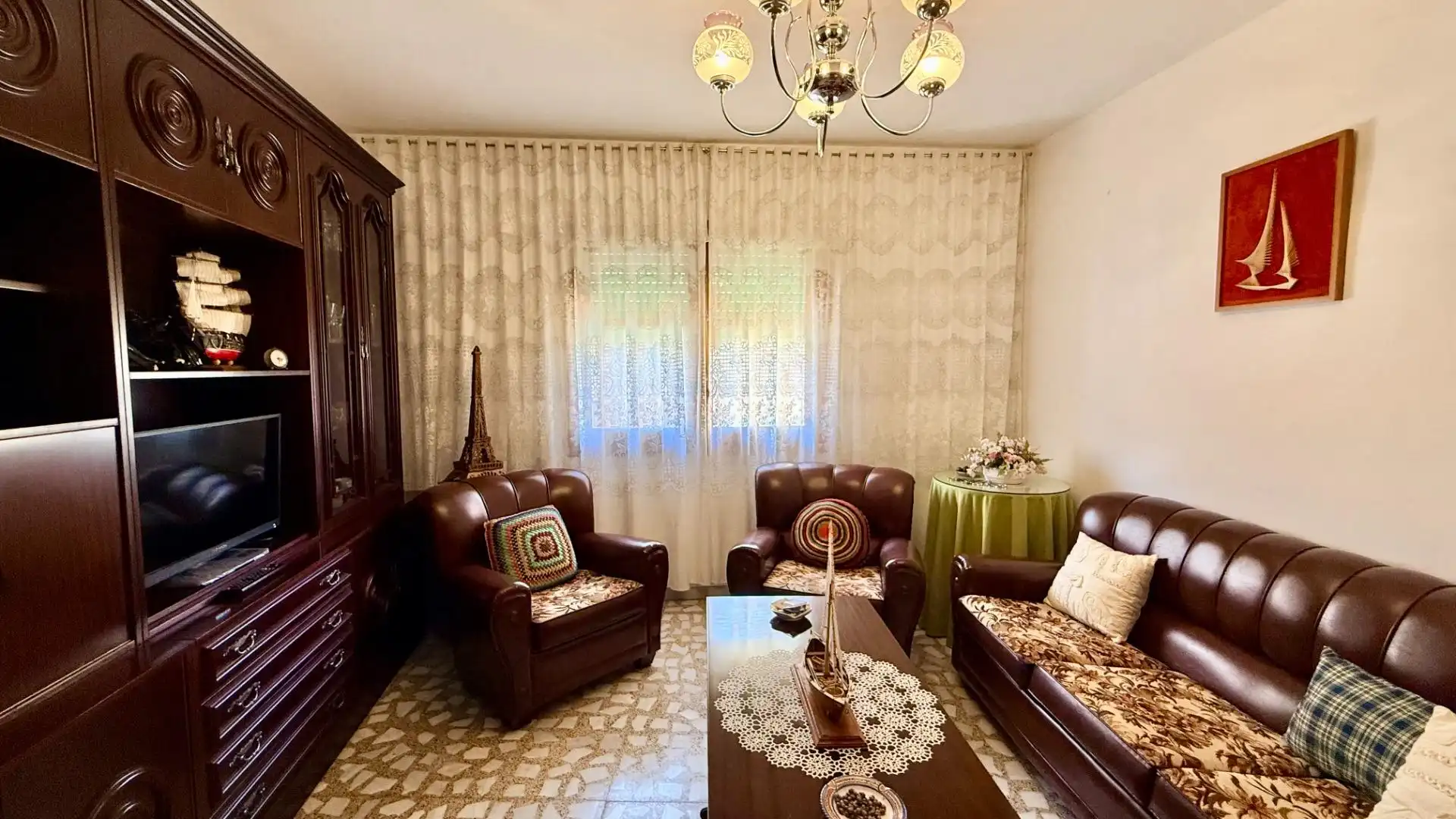 Sala d'estar de Casa o xalet en venda en Torrecilla del Pinar amb Jardí privat, Traster i Moblat
