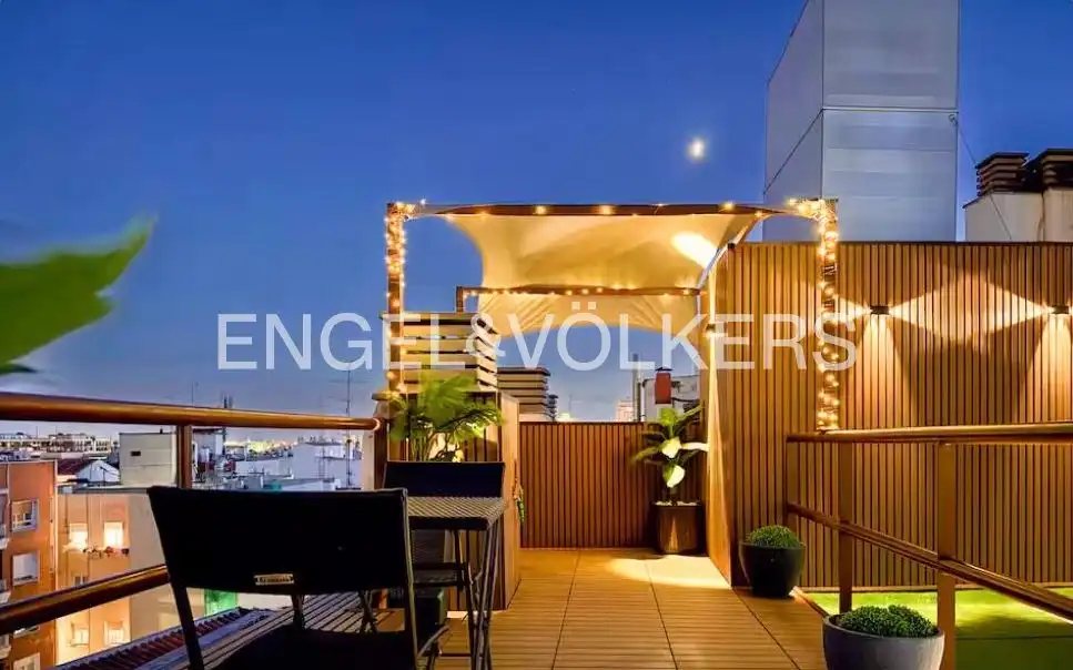 Penthouse with lift for sale in Calle de Blasco de Garay, imagen 2