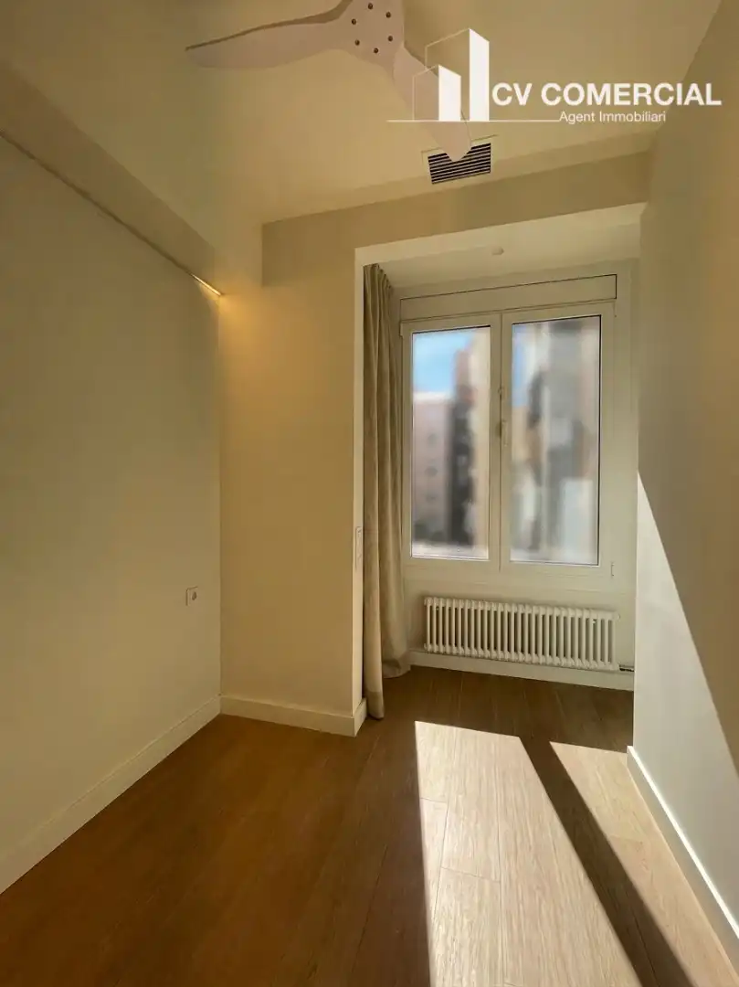 Bedroom of Flat for sale in Barcelona  with Air Conditioner, Heating and Parquet flooring