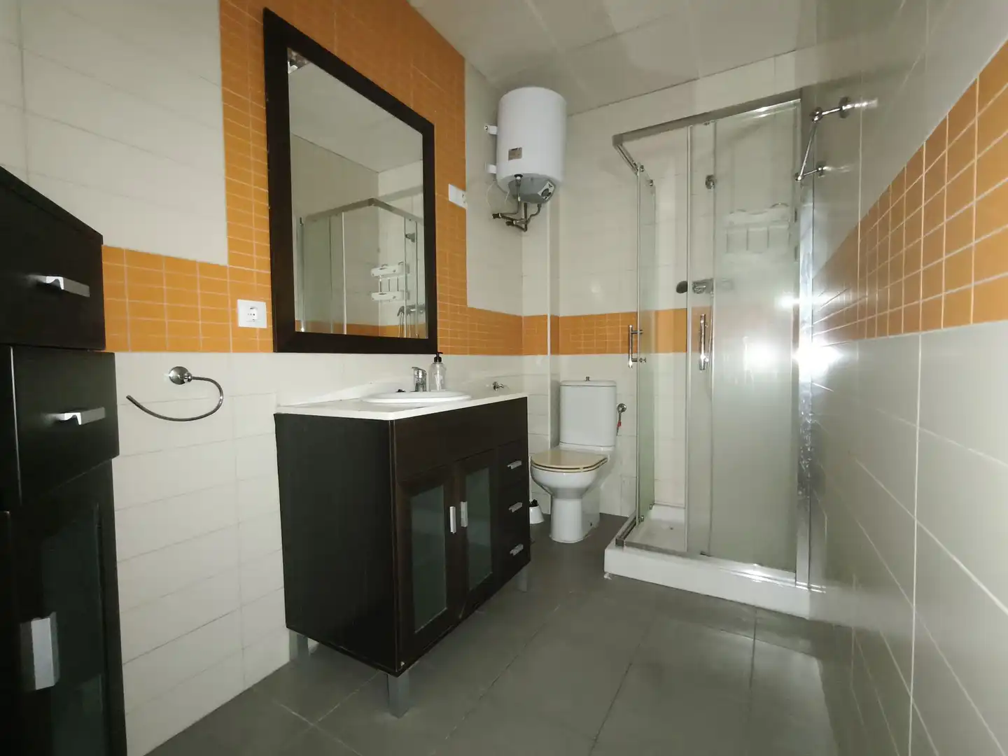 Baño de Apartamento en venta en Huelva con Aire acondicionado