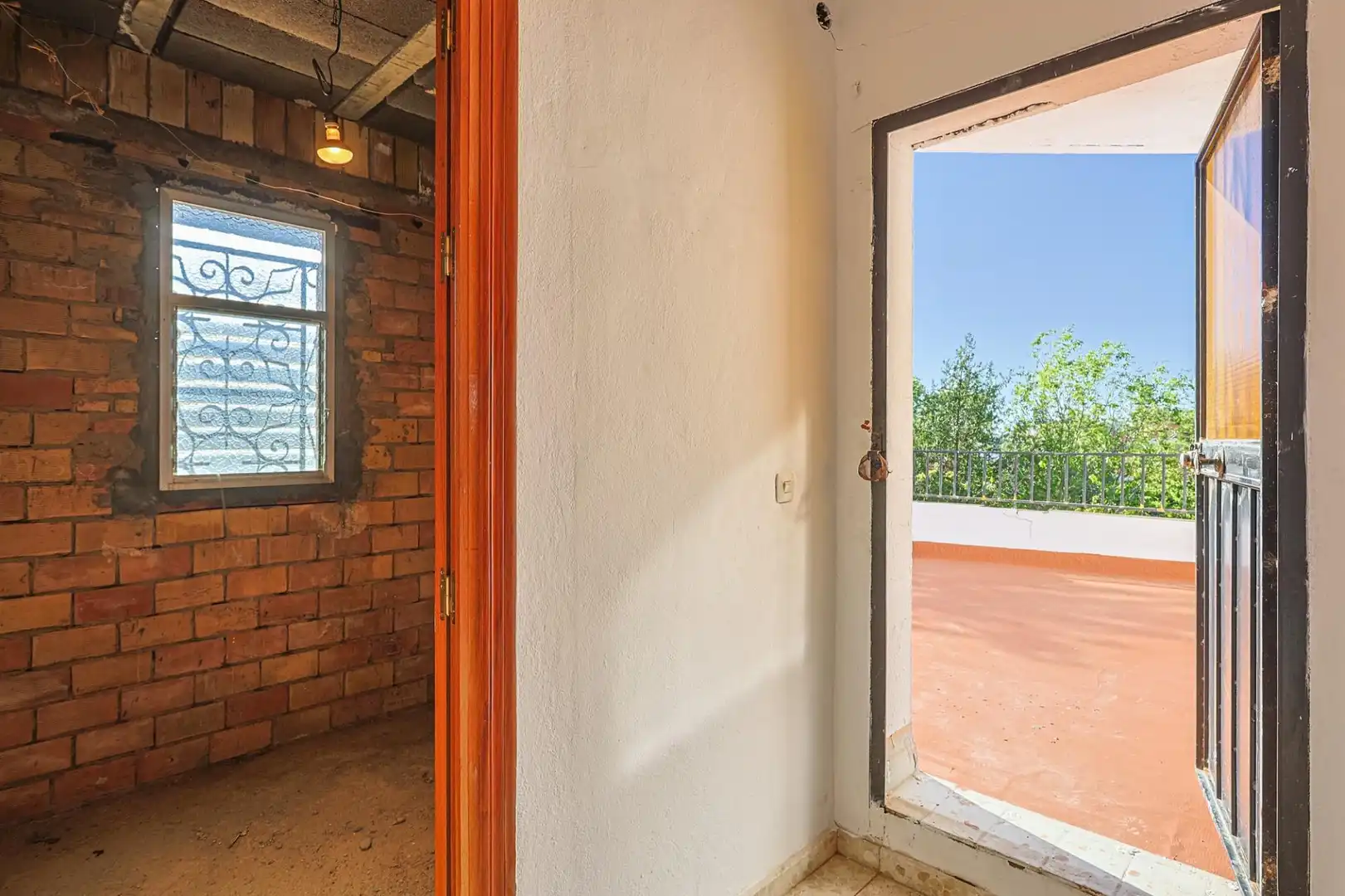 Terrassa de Casa o xalet en venda en Sanlúcar la Mayor amb Aire condicionat i Piscina