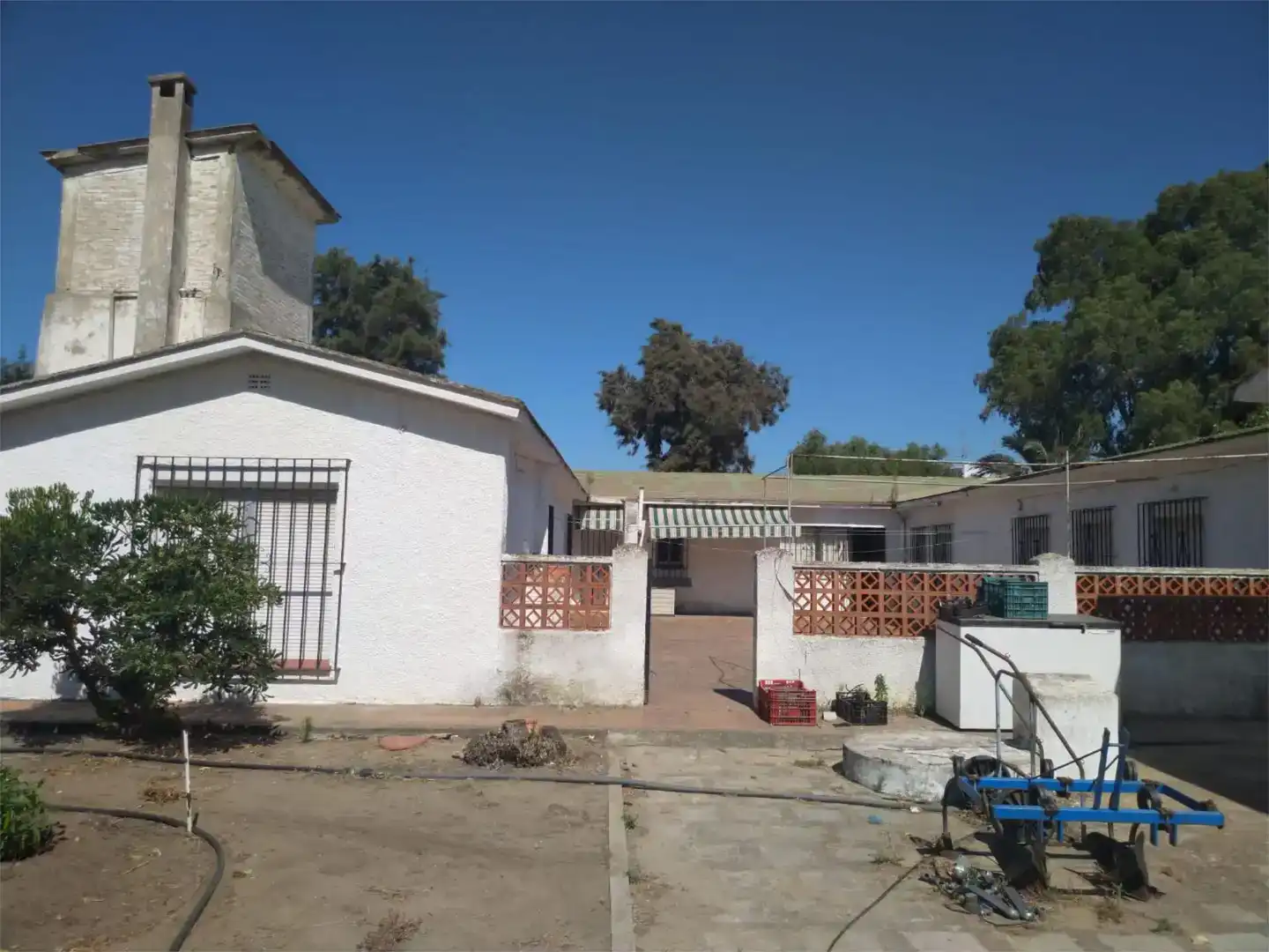 Vista exterior de Finca rústica en venda en Los Barrios amb Jardí privat i Moblat