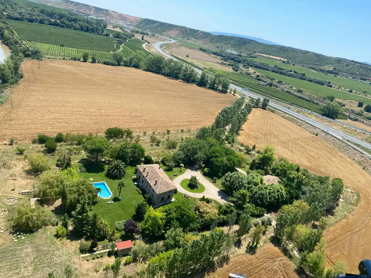 Vista exterior de Casa o xalet en venda en  Logroño amb Calefacció, Jardí privat i Piscina